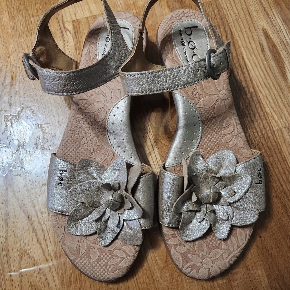 Born Børn Boc Women Shoes Metallic Beige 9M Leather Flower Slingback Sandals